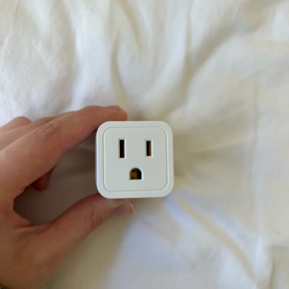 Type B to Type I wall outlet converter